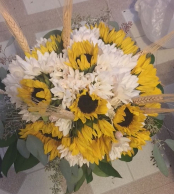 White daisies , sun flower,  wheat
